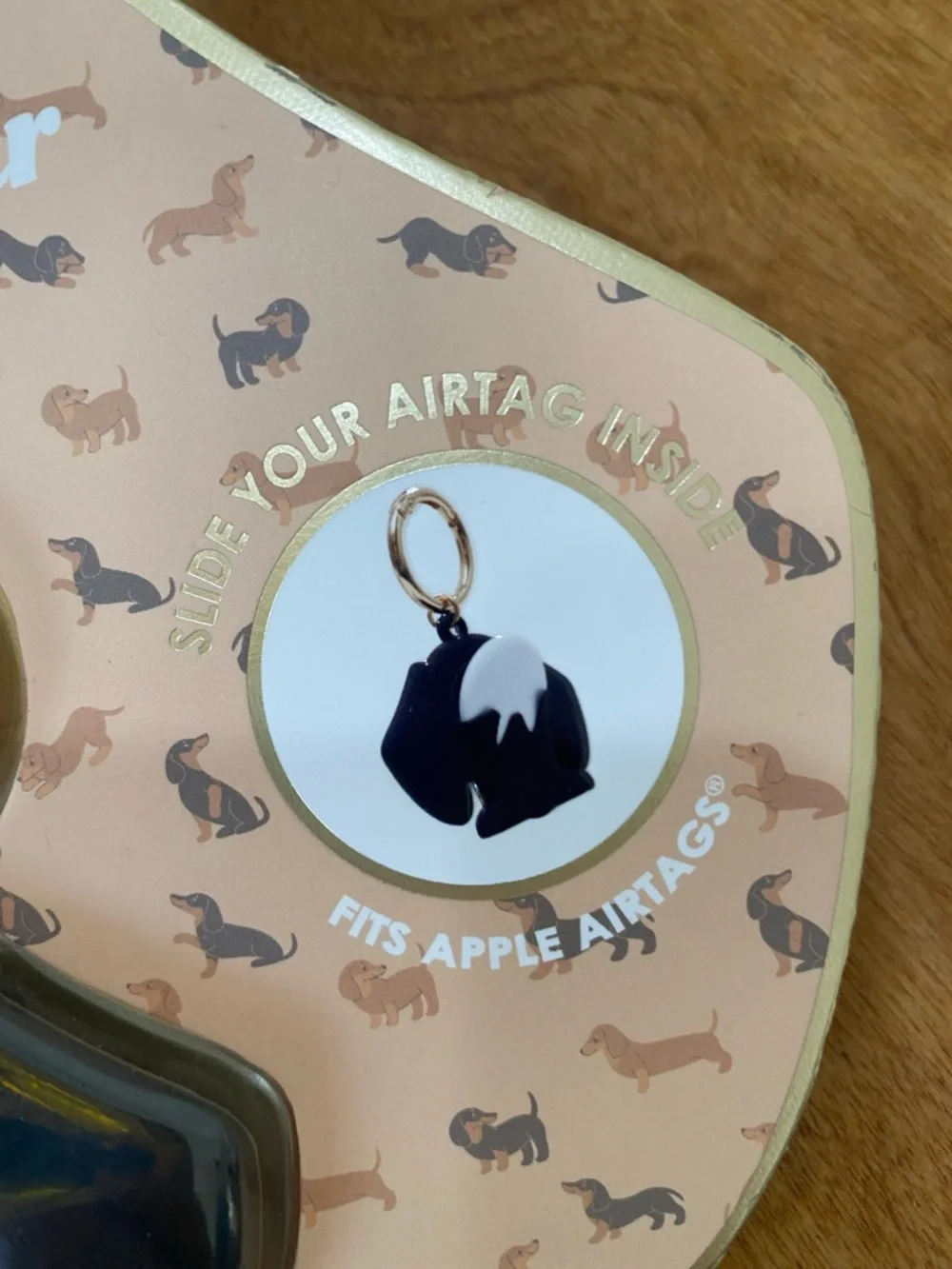 NWT. Xo Poppy, dachshund, AirTag holder.